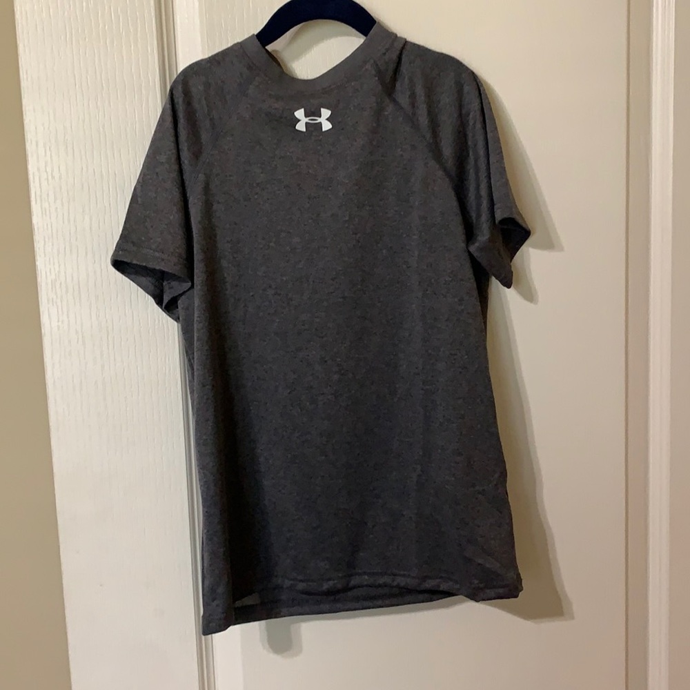 Under armor youth small boys shirt